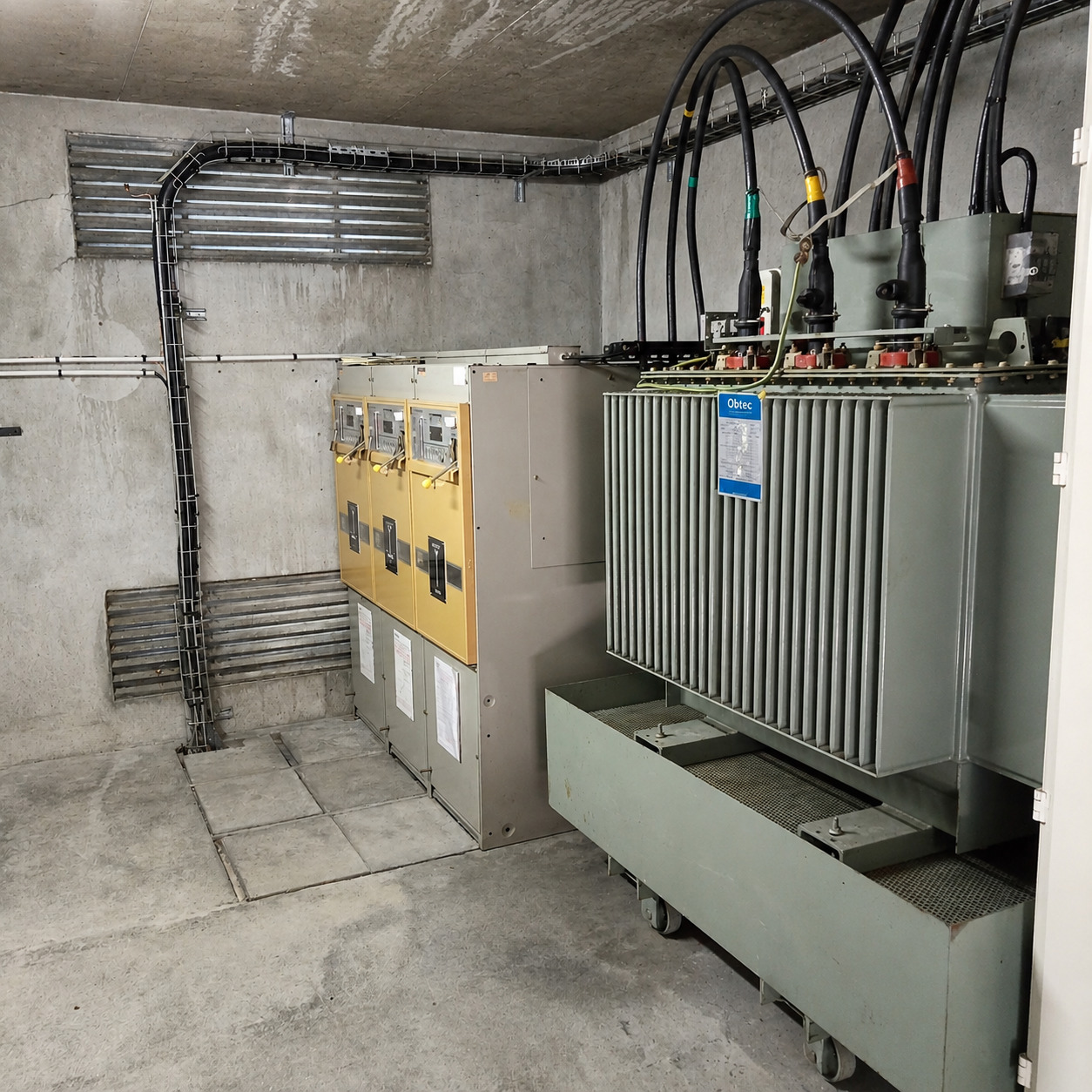 Vue générale du poste haute tension à Buc