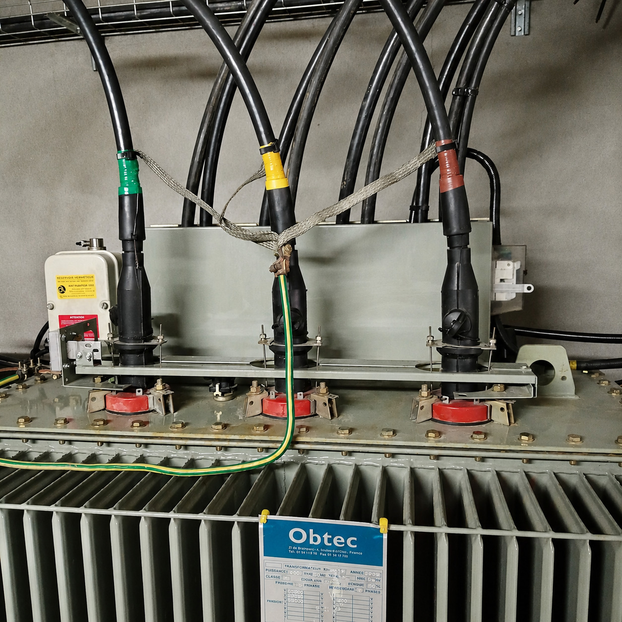 Cellule haute tension en maintenance à Buc